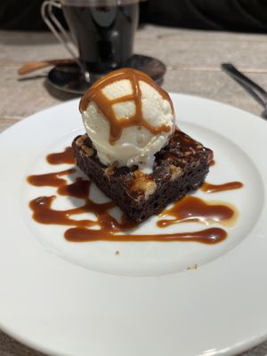 Brownie and hot wine  at AIN SOPH.Journey in Tokyo