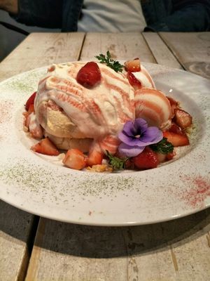 White chocolate and strawberry pancakes at AIN SOPH.Journey in Tokyo