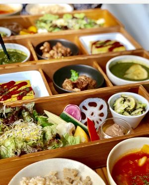 Pretty bento box that energized me at AIN SOPH.Journey in Tokyo