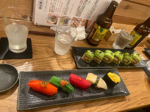 avocado sushi and vegetable sushi at Onari Yokocho in Kamakura
