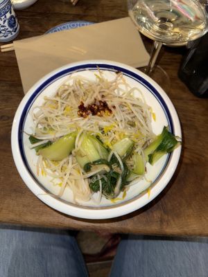 Spaghetti larghi come una cintura, pak choi, aglio e olio   at LAO 老 in Turin