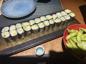 Hosomaki avocado e edamame  at Hanami  in Pisa