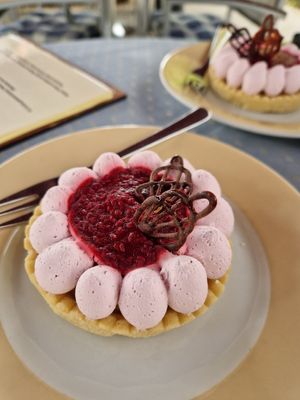 Himbeertörtchen at Café Moritz in Muensingen