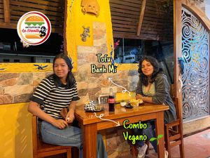 People enjoying the vegan food here!   at Antojitos de La Sirenita  in Puerto Ayora