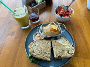 Veggie sandwich, granola yogurt bowl, maracuyá smoothie and cold brew   at Sulá Cafetería in Heredia