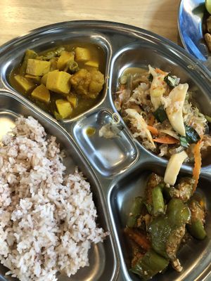 3 choices from buffet  at Sun Mangsawirat Sun Baht - ศูนย์มังสวิรัติสูญบาท in Nakhon Pathom