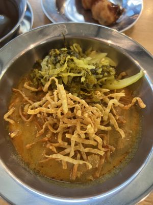 khao soi  at Sun Mangsawirat Sun Baht - ศูนย์มังสวิรัติสูญบาท in Nakhon Pathom