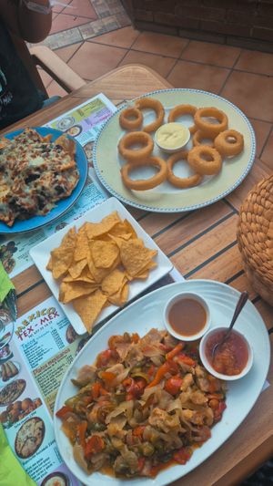 2nd night at this place. Vegan chicken fajita was amazing I asked for the plain nachos on the side for crunch at Mexicà Cambrils in Cambrils