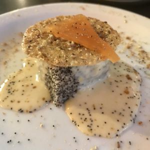 Gâteau au pavot, crème anglaise à l’orange, gelée de pamplemousse, tuile de graines de courge et caramel salé   at Bar Recyclart in Brussels