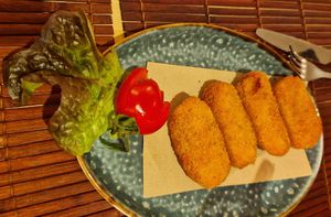 Croquetes de pastanaga at Green & Burger in Sant Feliu De Guixols