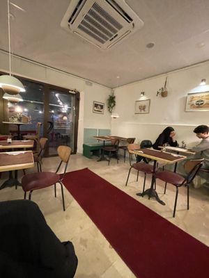 Inside  at Green & Burger in Sant Feliu De Guixols