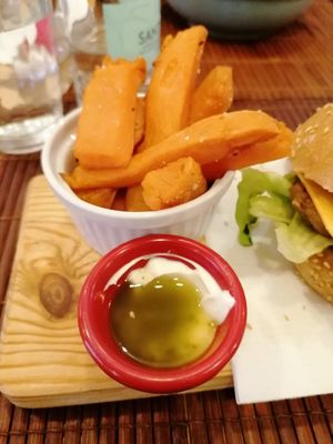 Sweet potato chips at Green & Burger in Sant Feliu De Guixols