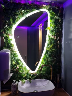 Reetroom women at Loy Vegan in Trier