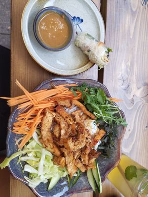 M3 on lunch menu (luke-warm rice noodles) at Loy Vegan in Trier