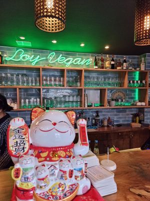 Counter and bar at Loy Vegan in Trier