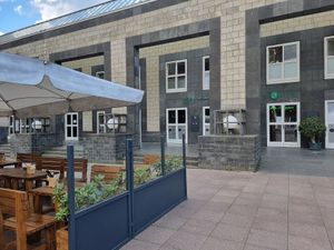 Terrace and entrance at Loy Vegan in Trier