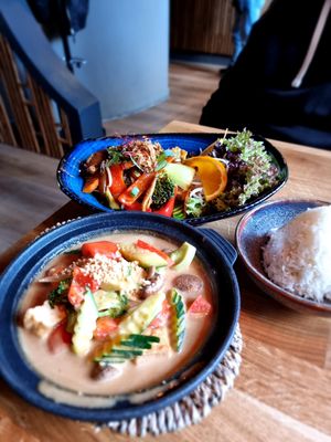 Main dishes at Loy Vegan in Trier