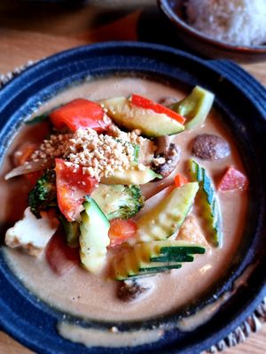Tofu with peanut at Loy Vegan in Trier