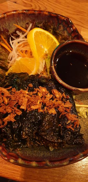 Cha La Lot: Tofu und Soja-Medaillions mit Austernpilz, umwickelt mit Betelblättern at Loy Vegan in Trier