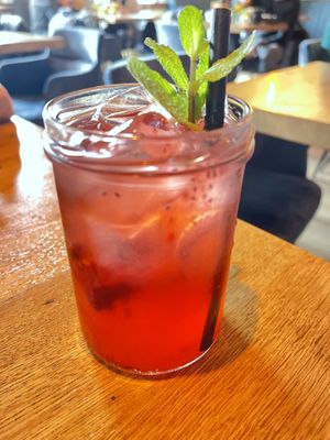 Himbeer Eistee #Veganuary at Loy Vegan in Trier