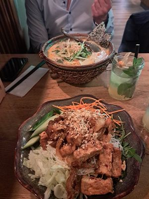 PHO und Reisnudelsalat at Loy Vegan in Trier