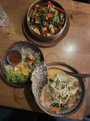 Gebratene Glasnudelsuppe & Udon Nudel Gericht - Ein Gedicht 💞  at Loy Vegan in Trier