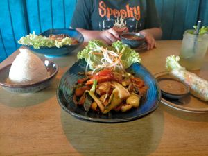 Se nos olvidó sacar fotos a los postres pero estaban también... 😋😋 at Loy Vegan in Trier