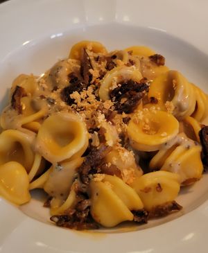 Pasta with pumpkin creme at Faubourg Daimant in Paris