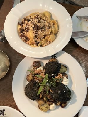 Pasta zucca e Pepe and Topieres  at Faubourg Daimant in Paris