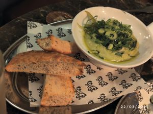 Broccoli guacamole... excellent ! at Faubourg Daimant in Paris