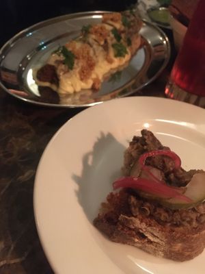 Corn dog de carotte et rillettes de lentilles   at Faubourg Daimant in Paris