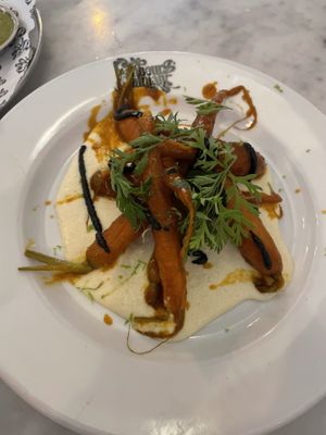 Carotte fanes sauce bbq   at Faubourg Daimant in Paris