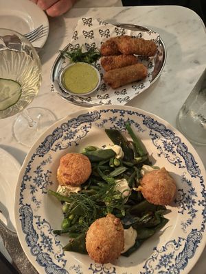   at Faubourg Daimant in Paris