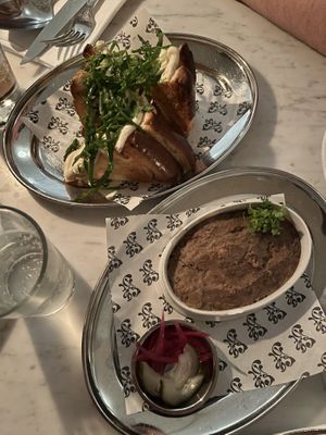   at Faubourg Daimant in Paris