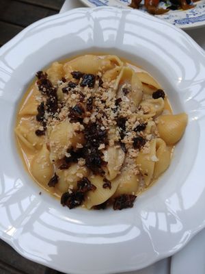 Caccio de pepe at Faubourg Daimant in Paris