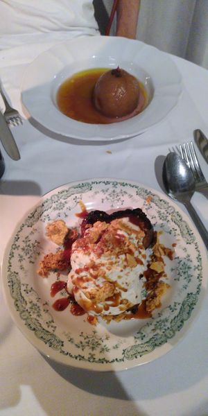 Brioche et pêche au sirop at Faubourg Daimant in Paris