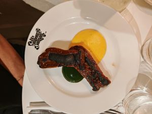 LAQUERED THISTLE EAR, TABLE OF SAUCES

GRILLED LARGE-SHAPED MUSHROOM with DENSE CHAIR and NOISETT flavors, glossy lacquer, ORANGE BLOSSOM AND SPINACH GREEN SWEETBERRY CRÈME, RIS at Faubourg Daimant in Paris