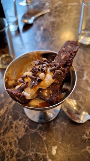 SNICKERS DES FAUBOURGS at Faubourg Daimant in Paris