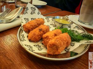  at Faubourg Daimant in Paris