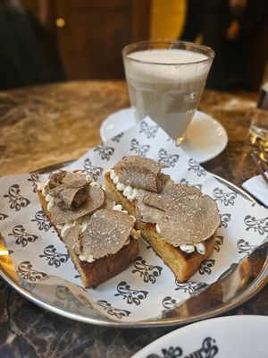  at Faubourg Daimant in Paris