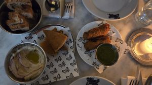 Startes at Faubourg Daimant in Paris