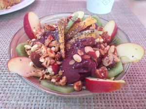 Bowl de açaí com granola e fruta at Lírio's Coffee (Lírio do Gerês) in Geres