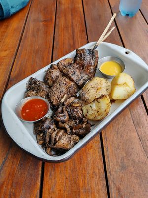 Seitan with extras at Oiga in Lima