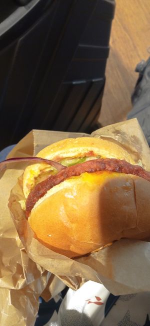 A little too expensive for the burger size but it's always refreshing to find an easy access to vegan food in the very center of the station at Copper Branch - Gare de Lyon in Paris