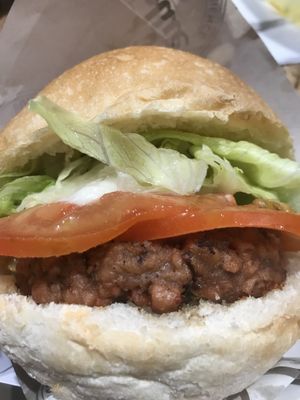 Panino con burge Meravoglia, mezzarella, pomodori e insalata  at Paninoteca Follie in Naples