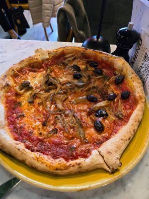 Vegan mushroom pizza at Dej - Magasin in Copenhagen