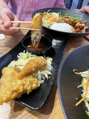 Vorspeise: Mini-Frühlingsrollen mit Pilzen und Dip  at Myu Myu in Hamburg