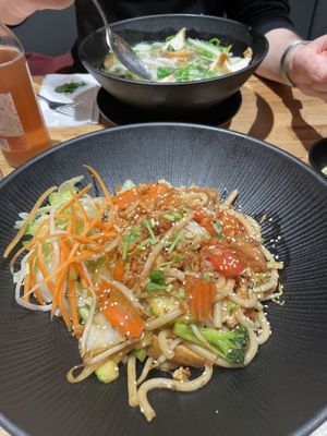 Gebratene Udon-Nudeln und Udon Gemüsesuppe mit Seidentofu   at Myu Myu in Hamburg