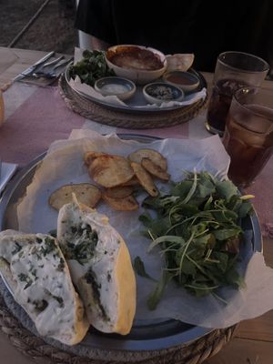 Lasanha vegetariana e pita com couve flor  at Yabalulu in Vila Nova De Milfontes