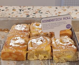 Vegan Bienenstich roll (vanilla creme & almonds) at Cinnamood Bonn in Bonn